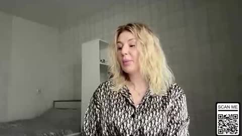 Snapshot of blondie_xoxoxo chatting on March 21, 8:41 am blondie_xoxoxo online show from March 21, 8:41 am