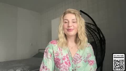 Snapshot of blondie_xoxoxo chatting on April 1, 1:41 pm blondie_xoxoxo online show from April 1, 1:41 pm