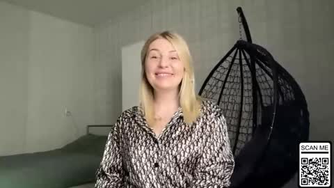 Snapshot of blondie_xoxoxo chatting on April 3, 12:25 pm blondie_xoxoxo online show from April 3, 12:25 pm
