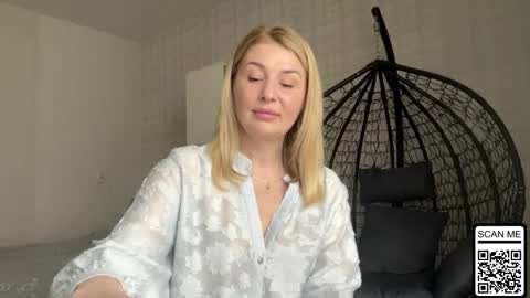 Snapshot of blondie_xoxoxo chatting on April 8, 8:25 am blondie_xoxoxo online show from April 8, 8:25 am