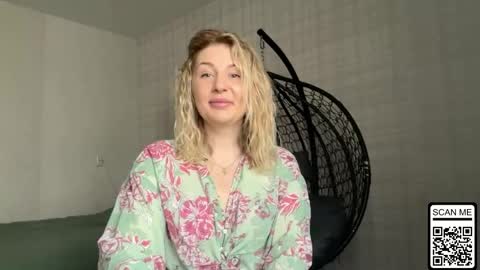 Snapshot of blondie_xoxoxo chatting on April 13, 9:48 am blondie_xoxoxo online show from April 13, 9:48 am