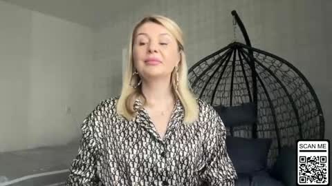 Snapshot of blondie_xoxoxo chatting on April 15, 10:11 am blondie_xoxoxo online show from April 15, 10:11 am