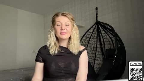 Snapshot of blondie_xoxoxo chatting on April 21, 9:15 am blondie_xoxoxo online show from April 21, 9:15 am