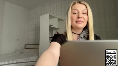 Snapshot of blondie_xoxoxo chatting on April 22, 8:39 am blondie_xoxoxo online show from April 22, 8:39 am
