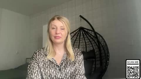 Snapshot of blondie_xoxoxo chatting on April 23, 1:57 pm blondie_xoxoxo online show from April 23, 1:57 pm