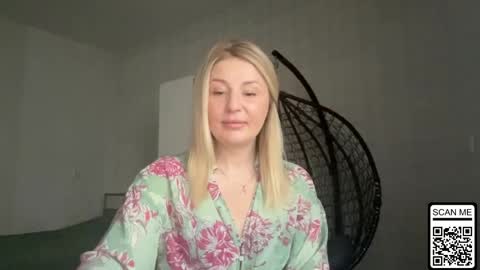 Snapshot of blondie_xoxoxo chatting on April 25, 8:28 am blondie_xoxoxo online show from April 25, 8:28 am