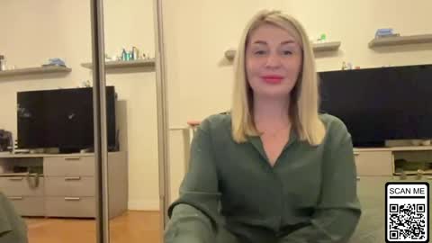 Snapshot of blondie_xoxoxo chatting on May 11, 7:11 pm blondie_xoxoxo online show from May 11, 7:11 pm