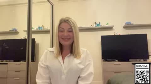 Snapshot of blondie_xoxoxo chatting on May 15, 3:41 pm blondie_xoxoxo online show from May 15, 3:41 pm