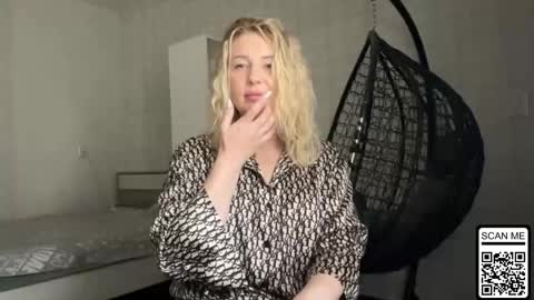 Snapshot of blondie_xoxoxo chatting on May 26, 11:39 am blondie_xoxoxo online show from May 26, 11:39 am
