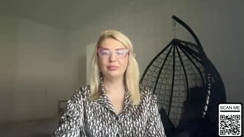 Snapshot of blondie_xoxoxo chatting on June 10, 8:13 am blondie_xoxoxo online show from June 10, 8:13 am