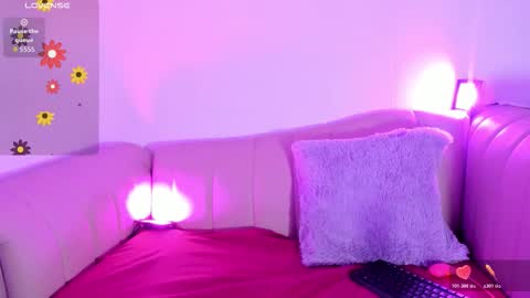 Snapshot of blondiecutee chatting on November 27, 4:58 am blondiecutee online show from November 27, 4:58 am