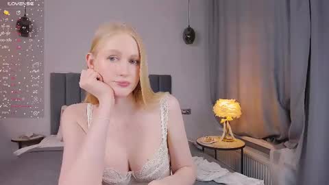 Mia online show from February 22, 6:08 pm