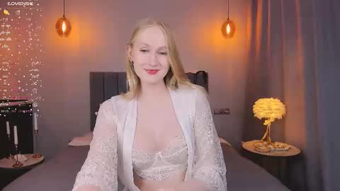 Mia online show from March 6, 8:27 pm