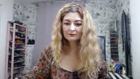 BlondMILfs online show from December 4, 1:25 am