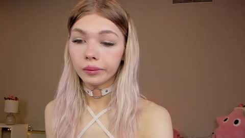 Snapshot of blondy_fina chatting on April 5, 4:31 am blondy_fina online show from April 5, 4:31 am
