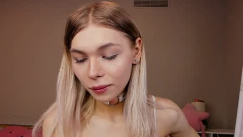 Snapshot of blondy_fina chatting on May 3, 5:02 am blondy_fina online show from May 3, 5:02 am