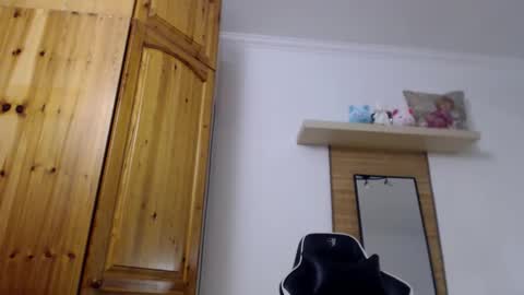 blondyelena online show from November 1, 7:54 am