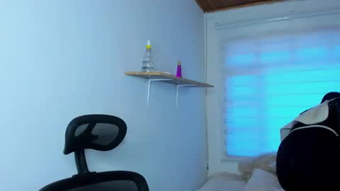 Snapshot of bloom_flower1 chatting on December 1, 11:59 am bloom_flower1 online show from December 1, 11:59 am