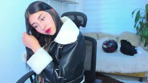 Snapshot of bloom_flower1 chatting on December 3, 11:30 am bloom_flower1 online show from December 3, 11:30 am