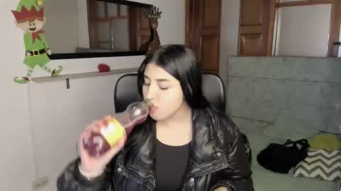 Snapshot of bloom_flower1 chatting on December 15, 3:00 am bloom_flower1 online show from December 15, 3:00 am