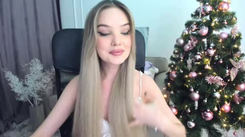 Sophia online show from December 3, 4:50 pm
