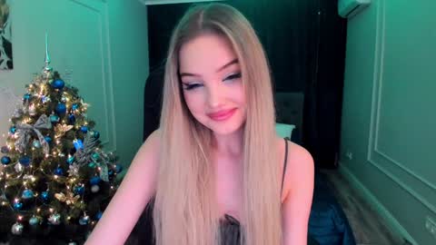 Sophia online show from December 12, 3:27 pm