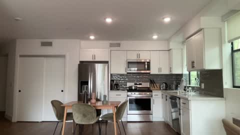 Emma Bloom online show from October 14, 6:20 pm