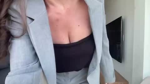 Snapshot of bloomyogi chatting on June 19, 9:40 pm Emma Bloom online show from June 19, 9:40 pm