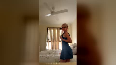 bloondiie66 online show from April 29, 2:26 am