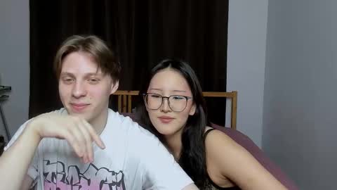 Sasha and Maria online show from November 3, 8:21 pm