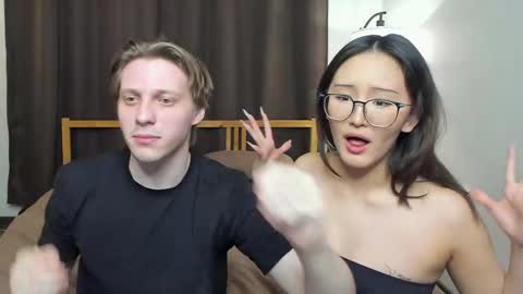 Sasha and Maria online show from February 3, 3:39 pm