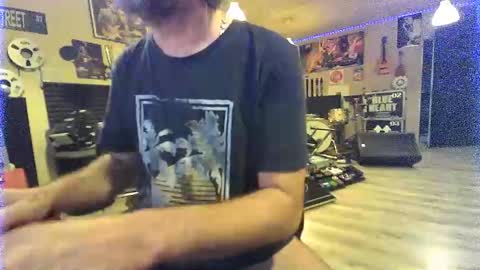 Snapshot of blue73524833 chatting on April 15, 12:17 am blue73524833 online show from April 15, 12:17 am