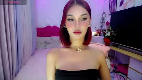Snapshot of blue_aiveexx chatting on June 18, 2:56 am aivee online show from June 18, 2:56 am