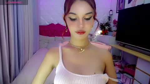 Snapshot of blue_aiveexx chatting on June 19, 2:16 am aivee online show from June 19, 2:16 am