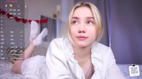 Snapshot of blue_bow chatting on February 26, 6:45 am Adeline online show from February 26, 6:45 am