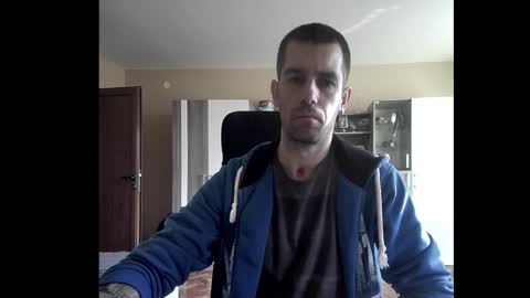 Snapshot of blue_eyed_wolf chatting on October 22, 6:24 am Runaway online show from October 22, 6:24 am
