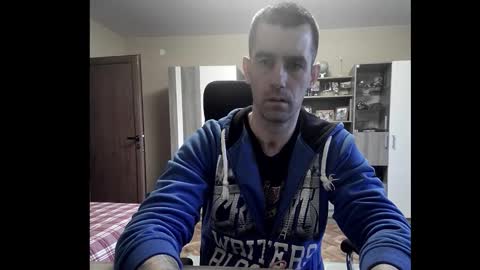 Snapshot of blue_eyed_wolf chatting on February 5, 2:54 pm Runaway online show from February 5, 2:54 pm