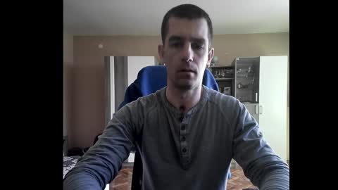 Snapshot of blue_eyed_wolf chatting on February 19, 11:39 am Runaway online show from February 19, 11:39 am