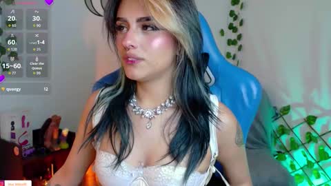 Snapshot of blue_kittenn chatting on September 13, 6:35 am blue_kittenn online show from September 13, 6:35 am