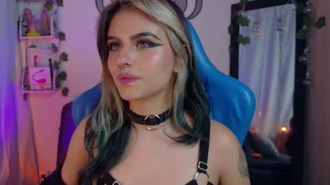 blue_kittenn online show from January 11, 6:51 am