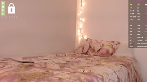 Snapshot of blue_nebula chatting on February 25, 10:18 pm Blue online show from February 25, 10:18 pm