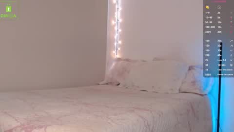 Snapshot of blue_nebula chatting on October 1, 12:44 pm Blue online show from October 1, 12:44 pm