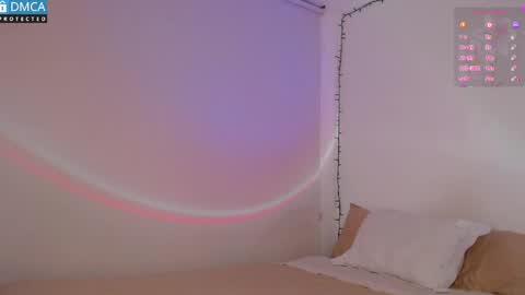 Snapshot of blue_nebula chatting on April 21, 2:48 am Blue online show from April 21, 2:48 am