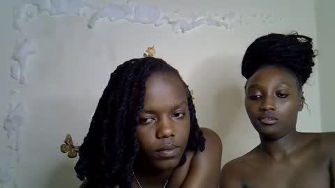 Snapshot of blue_savagee chatting on December 2, 10:16 pm blue_savagee online show from December 2, 10:16 pm