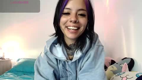 Snapshot of blue_tatuu1 chatting on December 10, 12:28 am Alice bleu for friends online show from December 10, 12:28 am