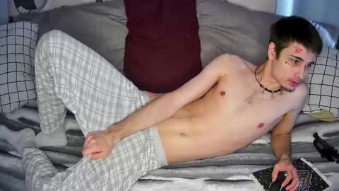 Snapshot of blue_w0rld chatting on February 19, 5:47 am SONNYVAN online show from February 19, 5:47 am