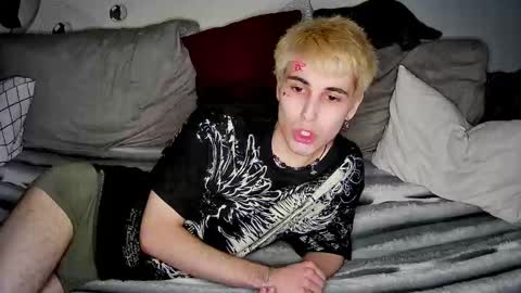 Snapshot of blue_w0rld chatting on March 10, 3:50 pm SONNYVAN online show from March 10, 3:50 pm