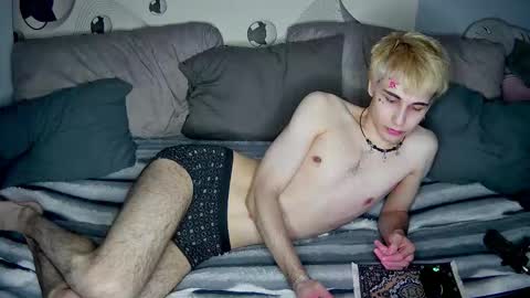 Snapshot of blue_w0rld chatting on March 17, 3:04 pm SONNYVAN online show from March 17, 3:04 pm