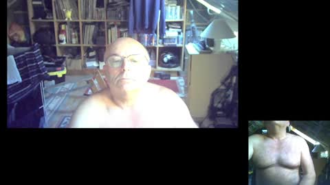 Snapshot of bluebox65 chatting on June 19, 8:51 am bluebox65 online show from June 19, 8:51 am
