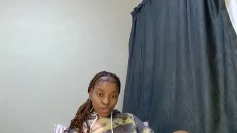 Snapshot of bluedi622952 chatting on April 2, 6:49 pm Tee online show from April 2, 6:49 pm
